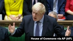 Thủ tướng Boris Johnson phát biểu trong Hạ Nghị viện Anh ở London, ngày 19 tháng 10, 2019.