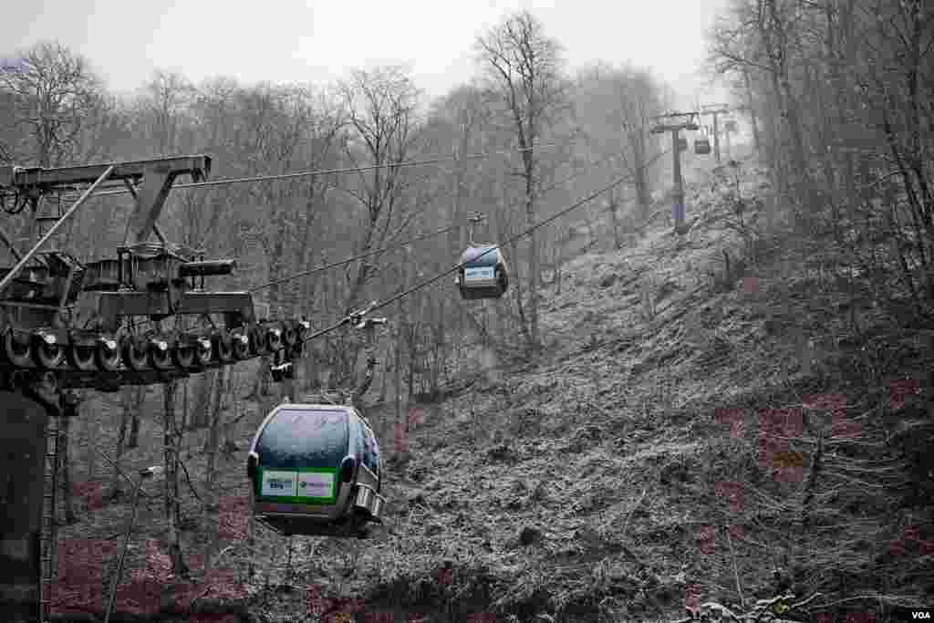 A brand new European-made gondola carries skiers to upper slopes. (V. Undritz for VOA)