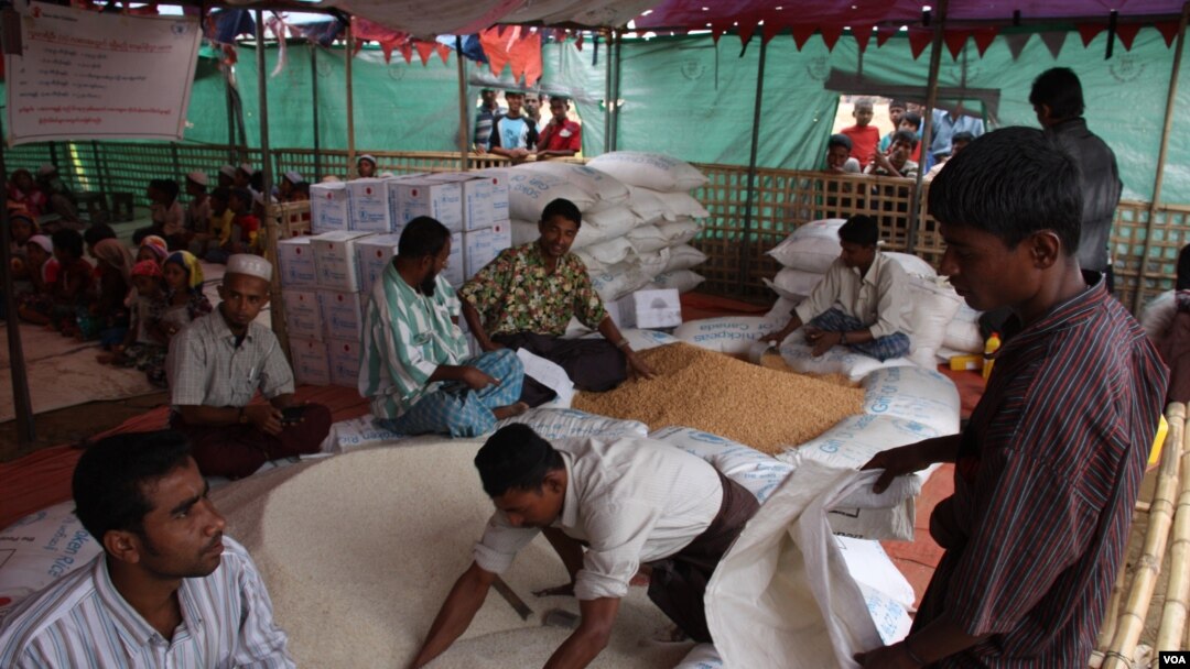 Salah satu tempat penampungan pengungsi Thet Kae Pyin di luar kota Sittwe, negara bagian Rakhine, Burma (Foto: dok). PBB mengatakan masih diperlukan sekitar $41 juta lagi untuk memenuhi kebutuhan bantuan bagi para pengungsi ini hingga Juni 2013.