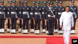 Sri Lanka’s President Maithripala Sirisena inspects a guard of honor during a ceremonial reception at the Indian Presidential Palace in New Delhi, India, Feb. 16, 2015. 