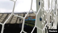 Greece's Orestis Karnezis watches as the ball goes into the net in a goal scored by Colombia's Pablo Armero (unseen) during their 2014 World Cup Group C soccer match at the Mineirao stadium in Belo Horizonte June 14, 2014. REUTERS/Paulo Whitaker (BRAZ