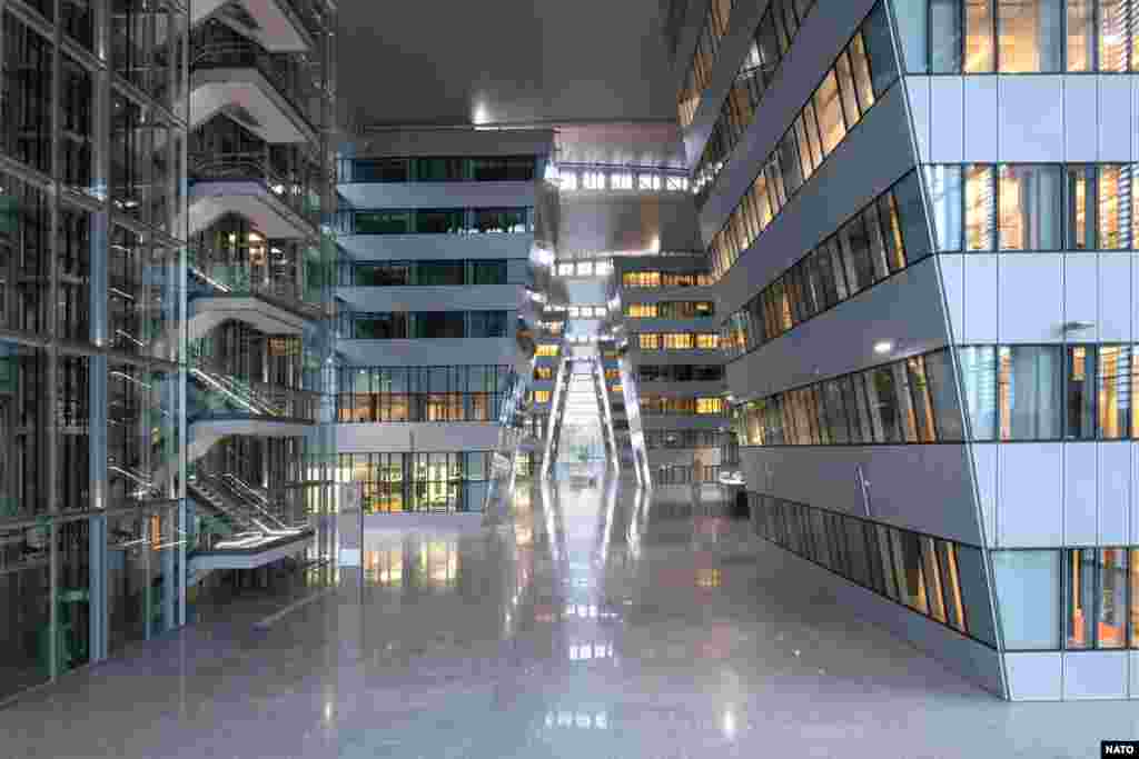 Novo sedište je zelena zgrada, očekuje se da će biti energetski efikasnija za 30 odsto od prethodnog NATO sedišta.
