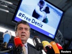 German Foreign Minister Sigmar Gabriel gives a statement in the newsroom of Die Welt in Berlin, Germany, Feb. 16, 2018.