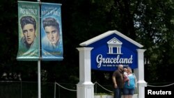 Graceland, en Memphis, Tennessee, atrae a los seguidores de Elvis Presley de todo el mundo.
