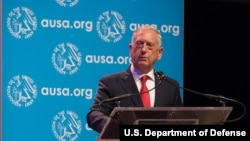 짐 매티스 미국 국방장관이 9일 워싱턴에서 열린 미 육군협회 연례회의에서 연설하고 있다.