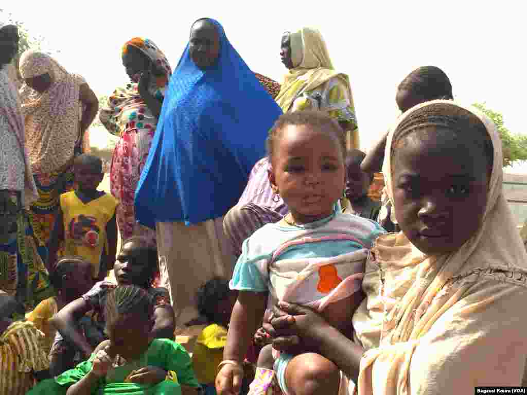 Quelque 7000 réfugiés vivent dans le camp de Dar Es Salam à Baga-Sola (ouest du Tchad), 2 avril 2016. (Photo voa Bagassi Koura).
