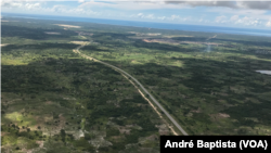 Estrada que liga Palma a Mocímboa da Praia, Cabo Delgado. Moçambique