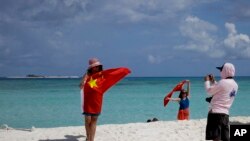 海南島靠近南中國海有主權爭議的水域，那裡的特色可能對很多遊客有吸引力。