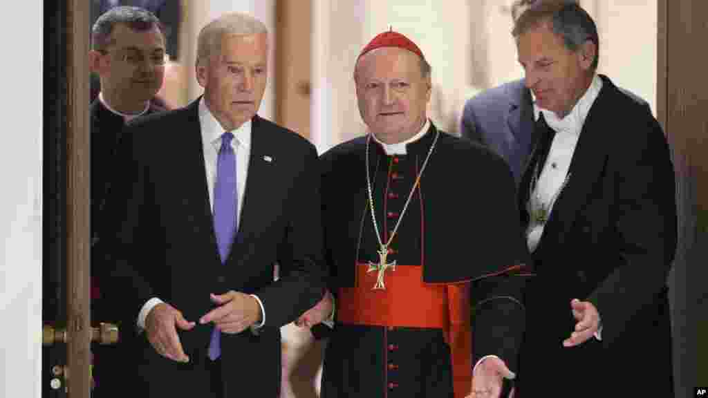 Le vice-président américain Joe Biden, , et le cardinal Gianfranco Ravasi, &nbsp;lors du congrès le 29 avril 2016.