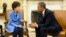 President AS Barack Obama (kanan) menerima kunjungan Presiden Korea Selatan Park Geun-hye di Gedung Putih, Selasa (7/5).