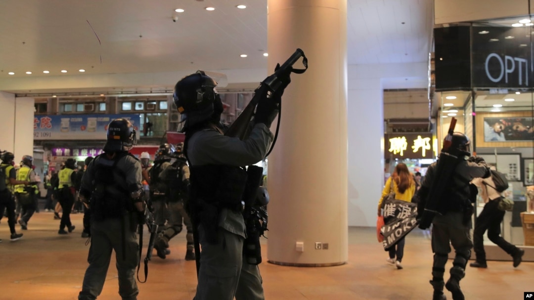 Policija u Hong Kongu otvorila vatru na demonstrante