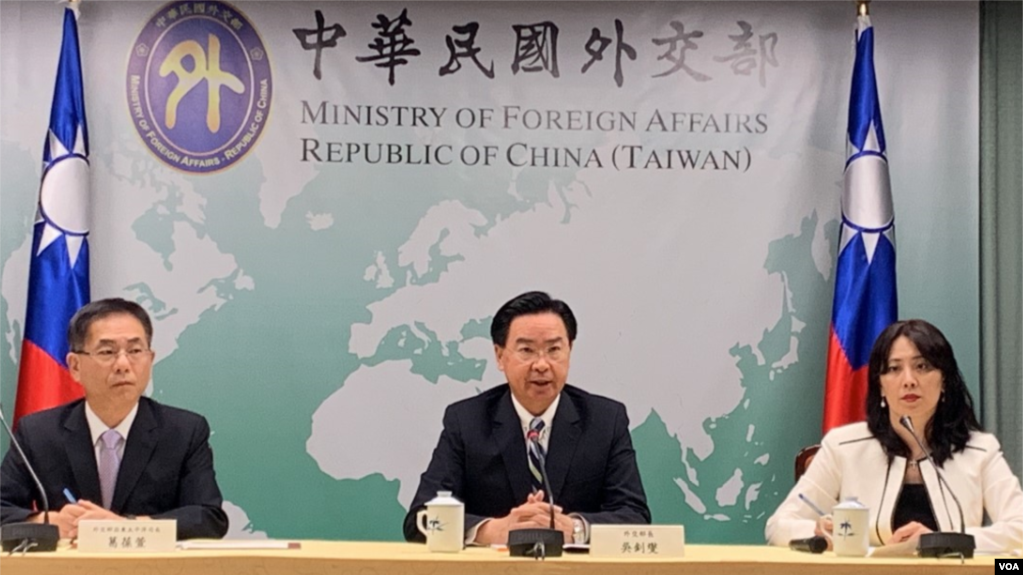 台湾外交部长吴钊燮2019年9月20日召开记者会宣布台湾与另一个南太平洋岛国基里巴斯共和国断交。（美国之音林枫拍摄）