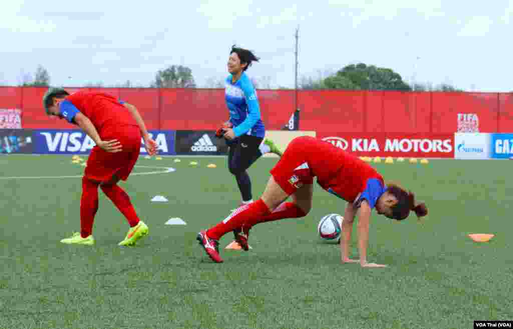 Thai training before 2nd match with Ivory Coast