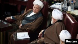  Iran's former President Hashemi Rafsanjani (L) attends Iran's Assembly of Experts' biannual meeting in Tehran, Iran, March 6, 2012.