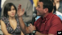 El equipo de Capriles ya había criticado que el acuerdo no incluyera regulaciones a las cadenas de televisión y radio de Chávez.