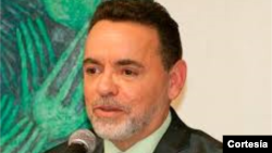 Alejandro Ríos, portavoz en español del Miami Dade College