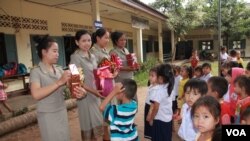 ບັນດານາຍຄູ ແລະນັກຮຽນ ໃນ ສປປ ລາວ