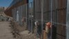 Angoisse et rage à la frontière mexicains, face au mur de Trump