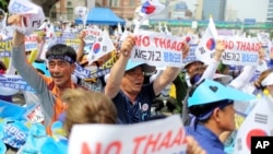 Residents in a rural South Korean town shout slogans in protest of a plan to deploy an advanced U.S. missile defense system called Terminal High-Altitude Area Defense, or THAAD, in their neighborhood, in Seoul, South Korea on July 21, 2016. 