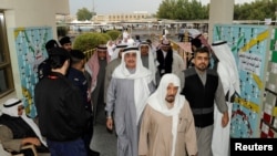 Kuwaiti men arrive to cast their votes during parliamentary election in a polling station in Kuwait City, Kuwait, Nov. 26, 2016. 