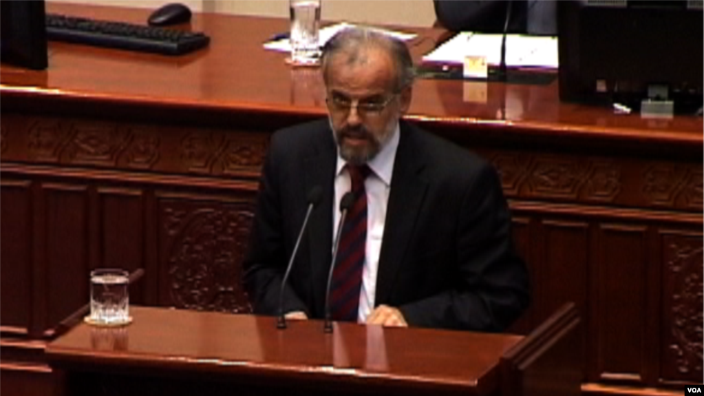 Maqedoni, përleshje mes protestuesve dhe deputetëve të parlamentit
