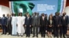 Les chefs d'État et de gouvernement posent pour une séance photo à l'issue de la cérémonie de clôture du sommet de l'Union africaine au Palais des Congrès de Niamey, le 8 juillet 2019. (Photo ISSOUF SANOGO / AFP)
