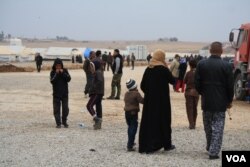 The International Organization for Migration says nearly 94,000 people have fled their homes since the Mosul offensive began in mid-October. At this desolate refugee camp, many people say a modicum of safety and freedom are worth leaving everything else behind, Hassan Shams camp, Kurdish Iraq, Dec. 13, 2016. (H. Murdock/VOA)