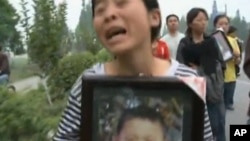 A parent protesting the shoddy construction of school buildings that collapsed in the 2008 Sichuan earthquake, killing thousands of children (file photo)