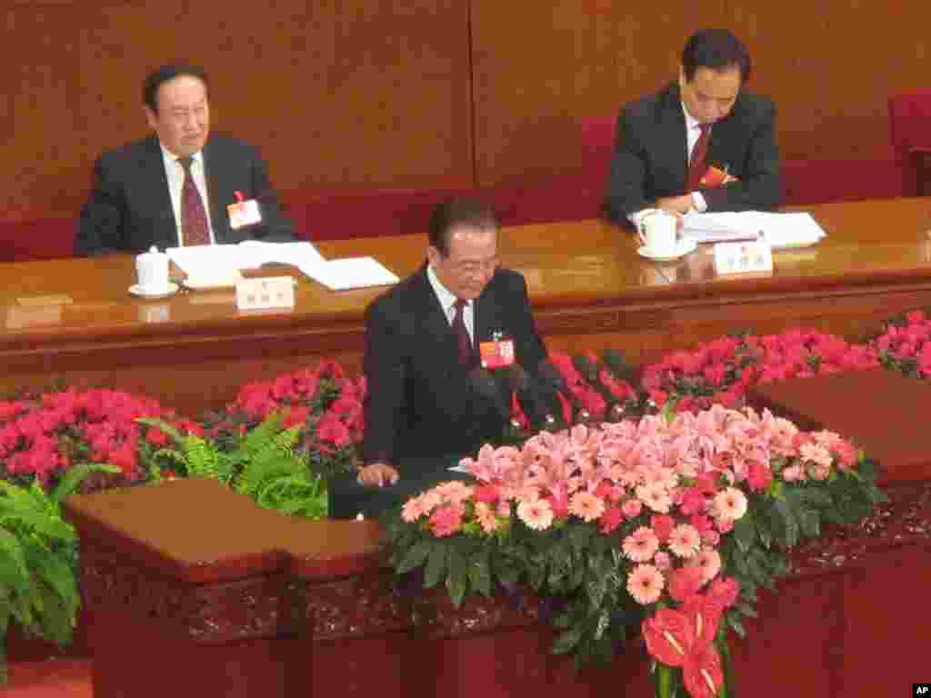 温家宝总理做政府工作报告