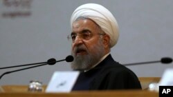 Presiden Iran Hassan Rouhani berbicara dalam Konferensi intrnasional Persatuan Islam di Teheran (27/12) lalu. 