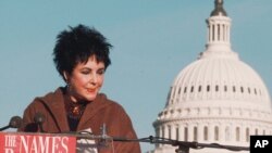 Elizabeth Taylor creó la Fundación para la Investigación del Sida y trabajó por los derechos humanos de quienes tienen el VIH.