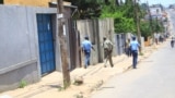 Polícia patrulha avenida Eduardo Mondlane, na cidade de Nampula