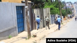 Polícia patrulha avenida Eduardo Mondlane, na cidade de Nampula