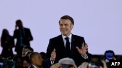 Presiden Prancis Emmanuel Macron berbicara di KTT AI di Grand Palais, Paris, Senin (10/2). 