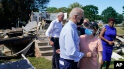 Predsjednik Joe Biden obilazi Manville u New Jerseyju koji je pogođen uraganom Ida, 7. septembar