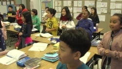 Third-graders at Los Angeles' Cahuenga Elementary School learn Korean songs as part of their bilingual education. (A. Martinez/VOA)