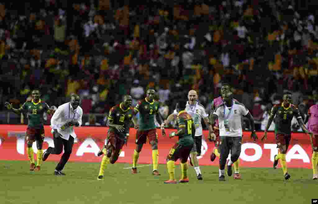 Cameroon players and staff celebrate after Vincent Aboubakar, 3rd left, scored their second goal during the African Cup of Nations final soccer match between Egypt and Cameroon at the Stade de l'Amitie, in Libreville, Gabon, Sunday, Feb. 5, 2017.