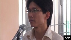 越南30岁的持不同政见政治活动人士丁日威