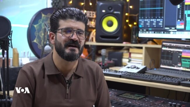 میوزیسیانێک دەیەوێت مۆسیقا لەگەڵ وانەكانی خوێندن بۆ خوێندكارانی بنەڕەتی هاوبەشی پێ بكات