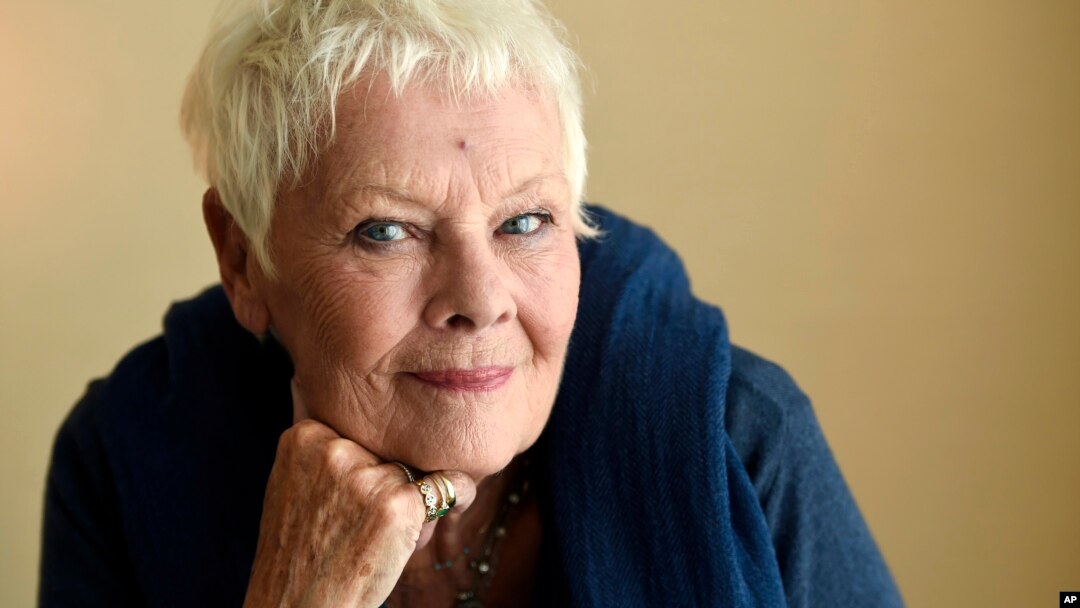 ARCHIVO Judi Dench posa para un retrato durante el Festival Internacional de Cine de Toronto. Toronto, Canadá, 11/9/17.

