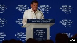 Rodrigo Duterte donne un discours à Phnom Pen, le 11 mai 2017. (Hean Socheata/ VOA Khmer)