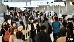 한국 김포공항 탑승장이 여행객들로 붐비고 있다. (자료사진) 