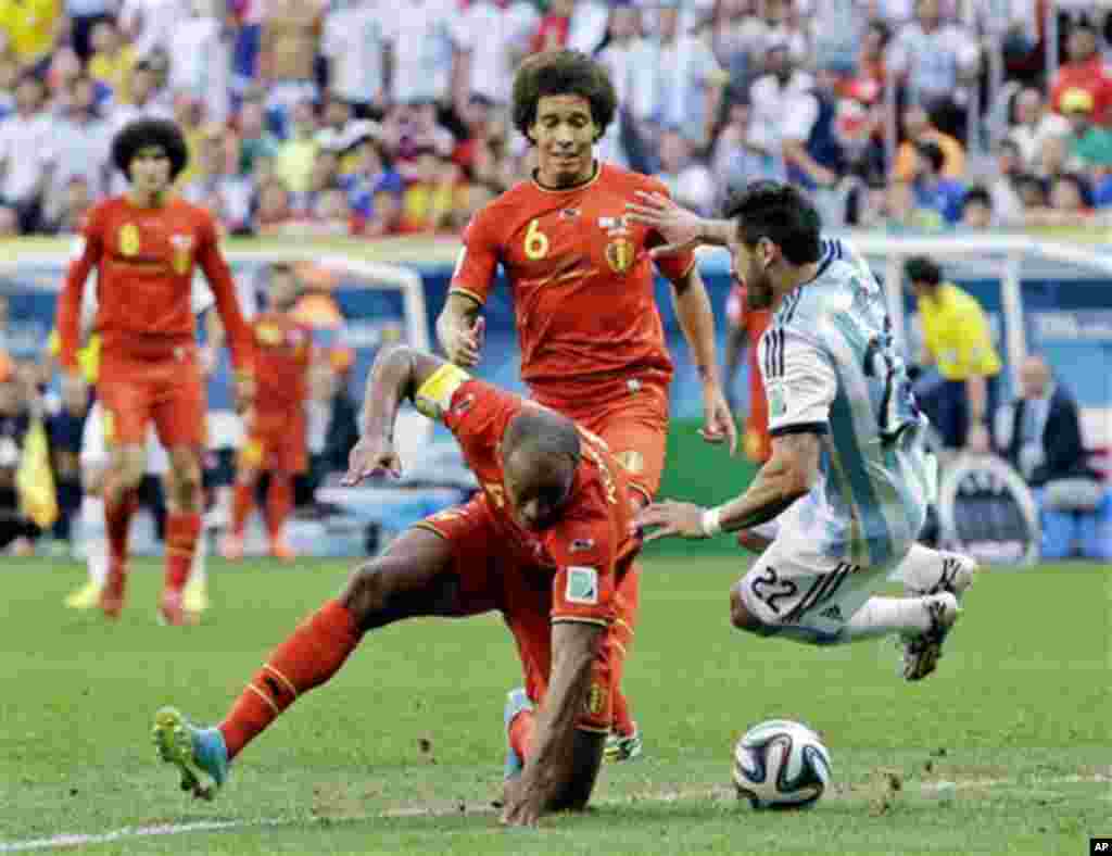 Argentina's Ezequiel Lavezzi falls after colliding with Belgium's Vincent Kompany during the World Cup quarterfinal soccer match at the Estadio Nacional in Brasilia, Brazil, Saturday, July 5, 2014. (AP Photo/Kirsty Wigglesworth)