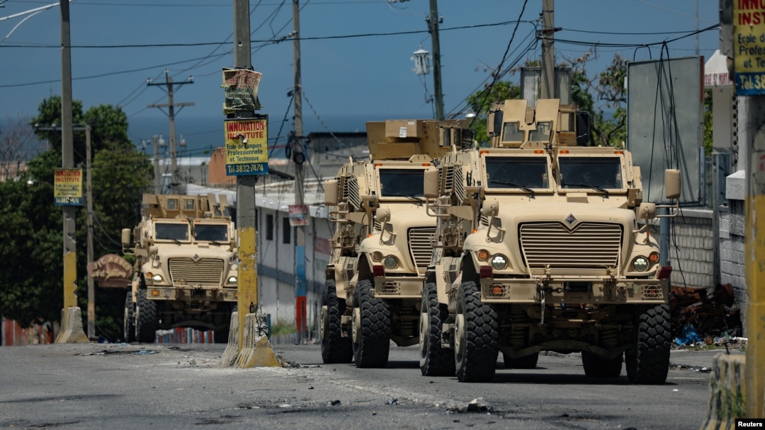 Kendaraan pasukan keamanan internasional yang ditempatkan dalam misi PBB ke Haiti tampak berpatroli di Port-au-Prince (foto: dok). 