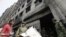 Decenas de los fallecidos saltaron al vacío desde la edificación de ocho pisos.