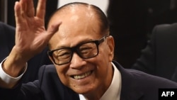 Hong Kong's richest man Li Ka-shing, 89, waves as he leaves a press conference in Hong Kong on March 16, 2018.