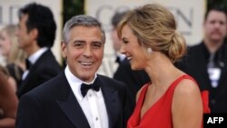 George Clooney and Stacy Keibler arrive at the 69th Annual Golden Globe Awards Sunday, Jan. 15, 2012, in Los Angeles. (AP Photo/Chris Pizzello)
