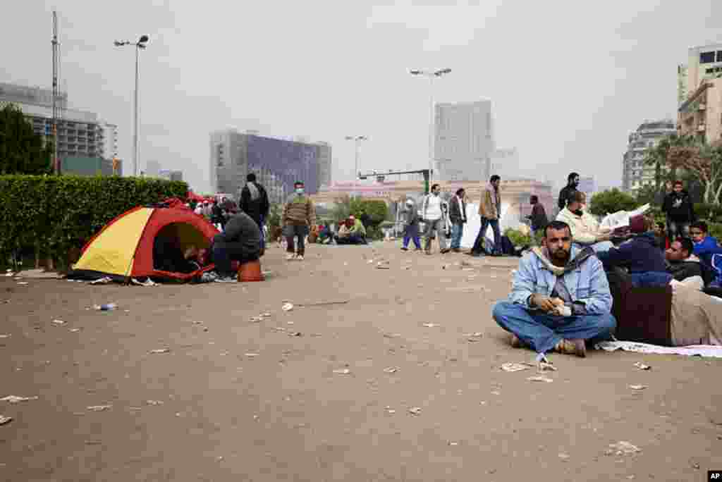 Protesters camped out in Tahrir Square. (VOA - Y. Weeks)