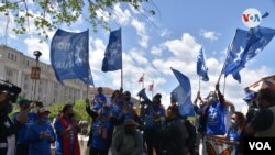 Estados Unidos aún sopesa la decisión de ofrecer un TPS para inmigrantes indocumentados de Guatemala y Honduras luego de huracanes Eta y Iota; también renovar TPS a otros países. Miembros de Alianza Nacional en una demostración en DC. [Foto de archivo]