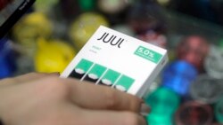 Запрет должен был коснуться и продукции Juul - одного из самых популярных брендов электронных сигарет